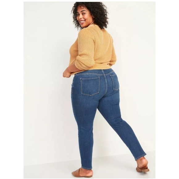 ⭐️40% Off⭐️ Old Navy Mid-Rise Power Straight Jeans - Picture 4 of 16